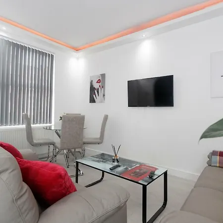 Burton House Апартаменти *