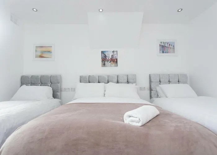 Burton House Apartment *